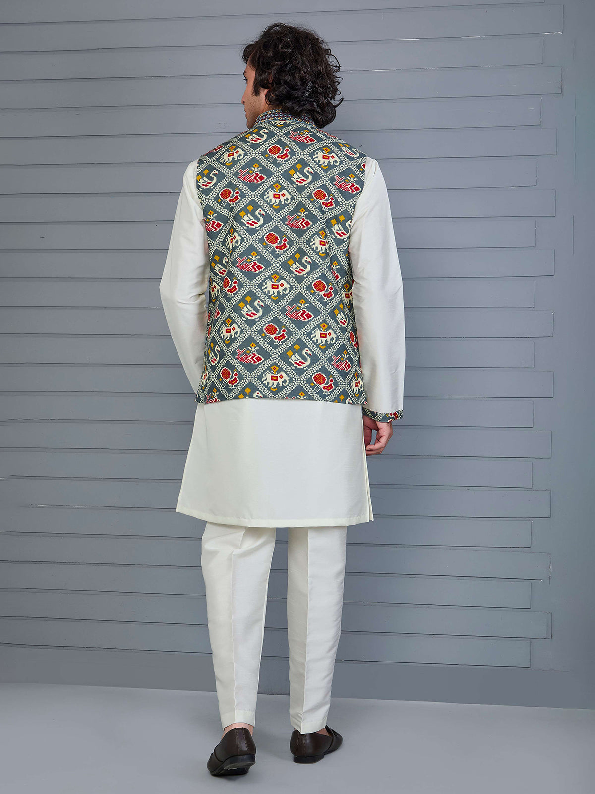 Grey off white bandhej printed viscose silk waistcoat set