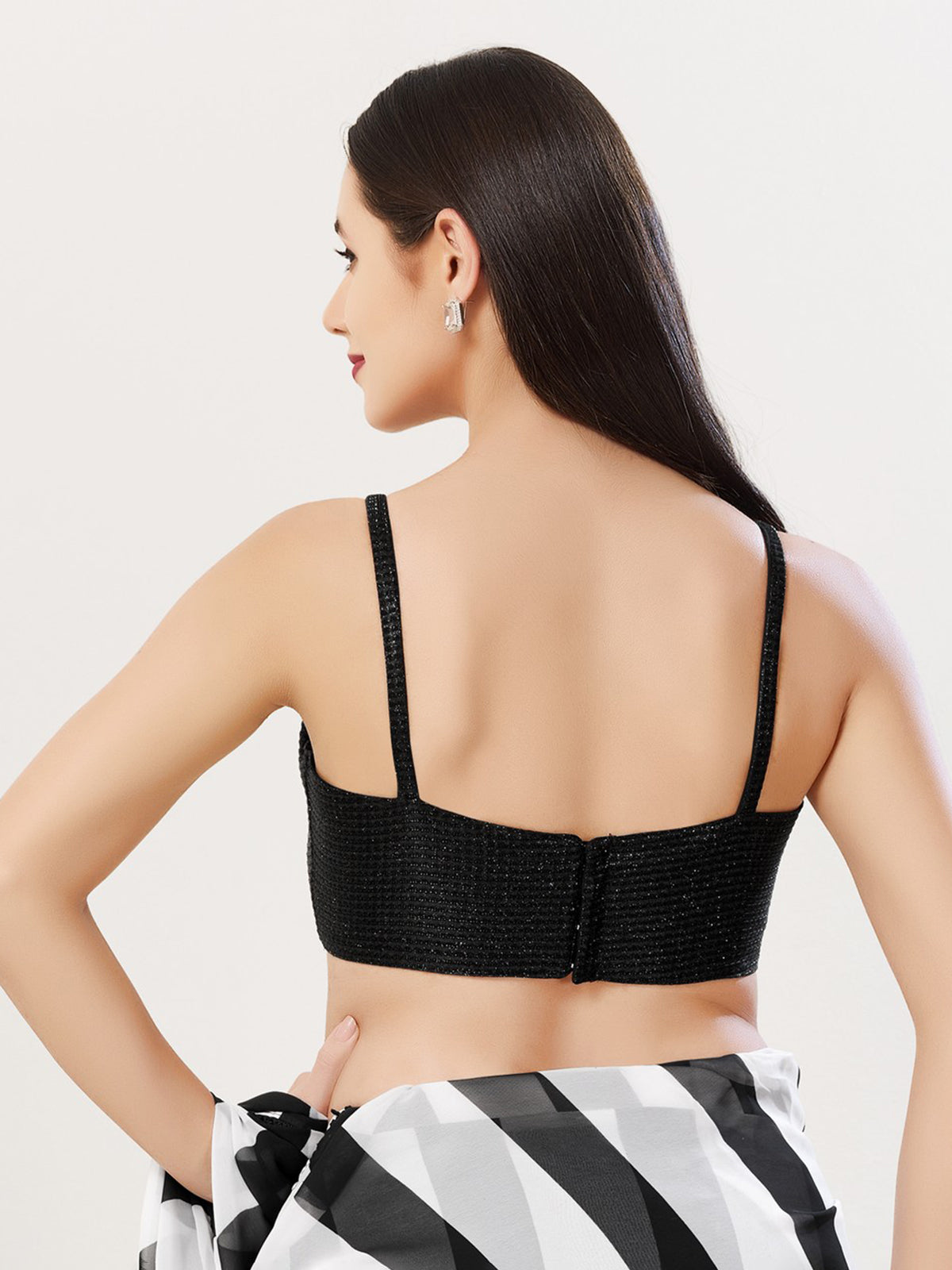 Black polyester sweetheart neck sleeveless blouse