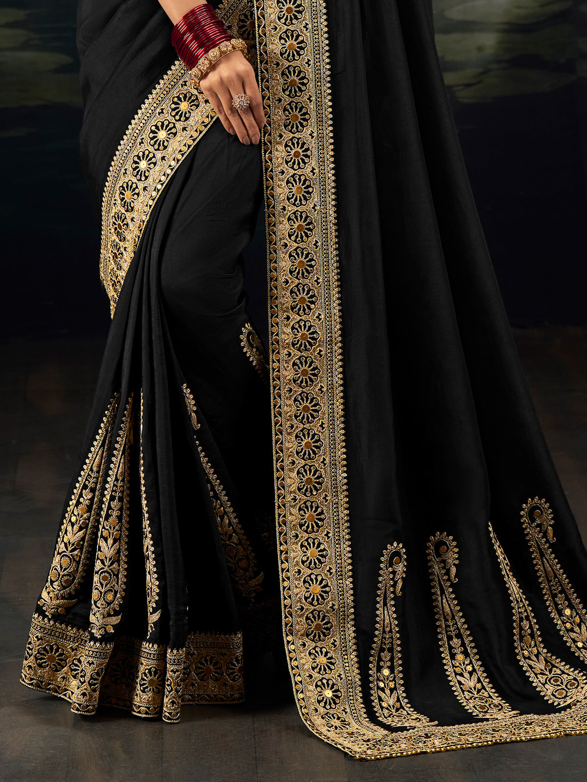 Black party wear saree in pure munga silk