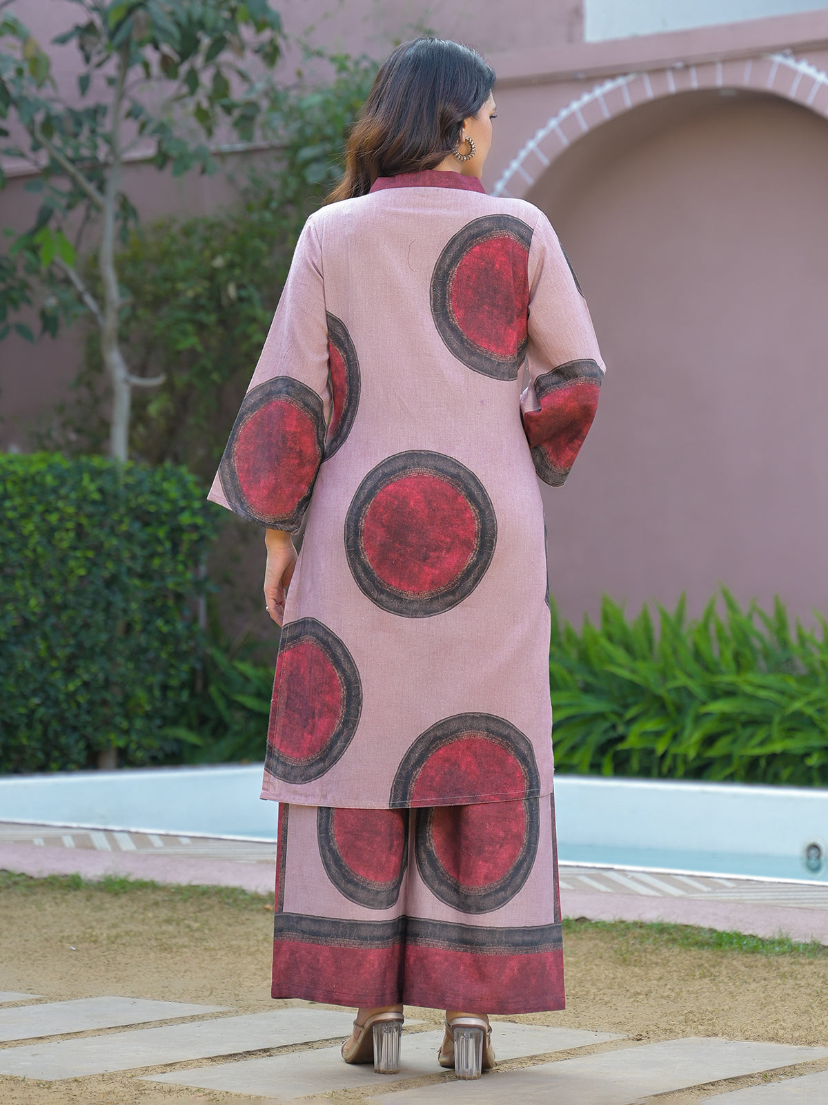 Onion pink printed kurti set with V neckline