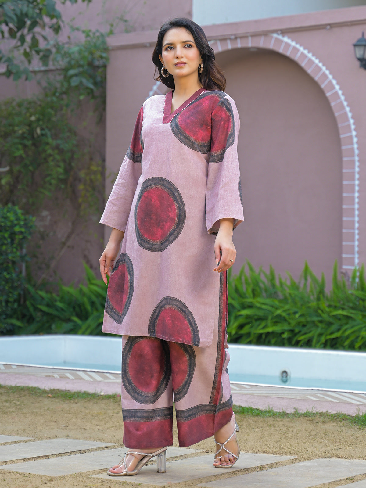 Onion pink printed kurti set with V neckline