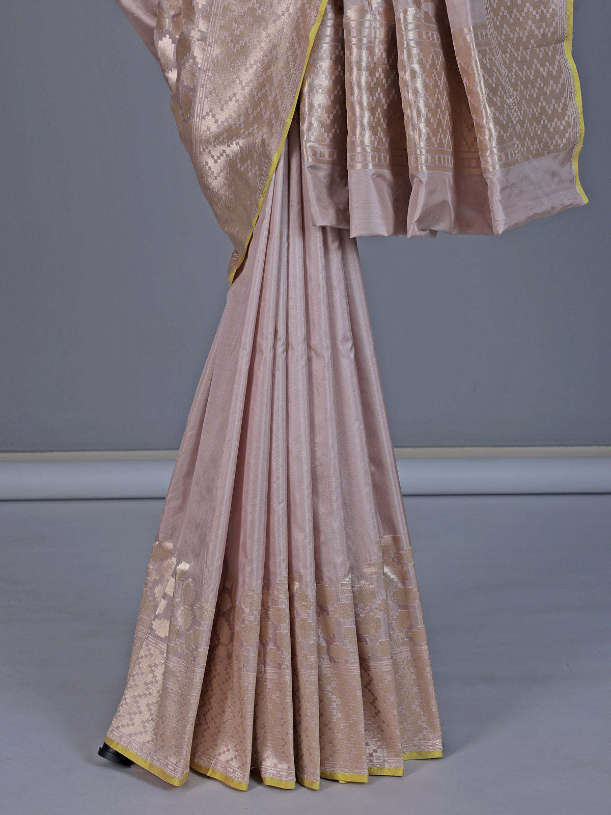 Elegant pink pure banarasi silk saree with refined festive zari accents