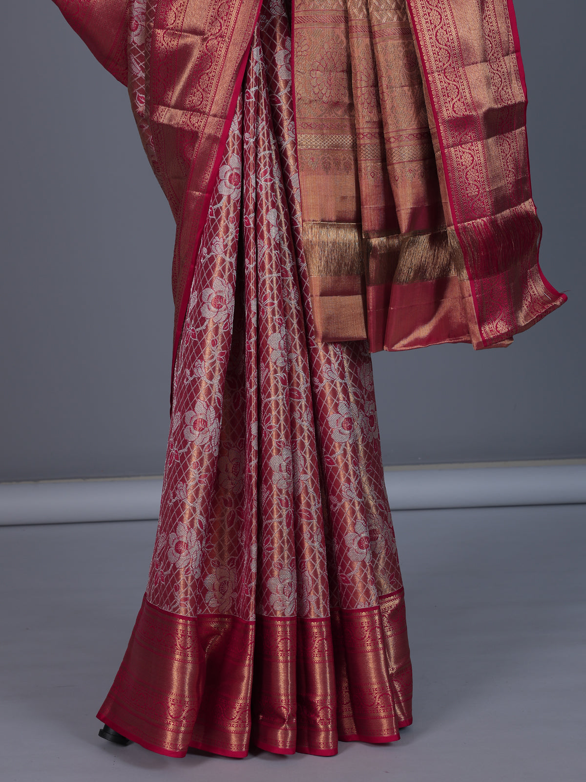 Pink Kanjivaram silk saree with all over jaal motifs