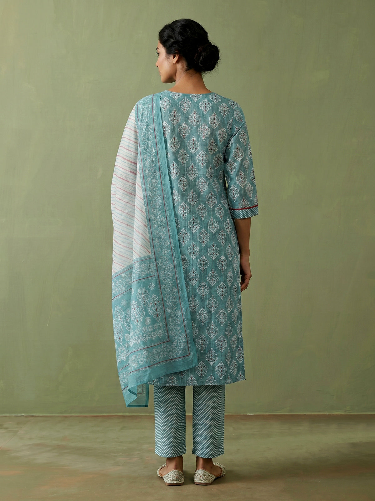 Blue muslin silk printed kurti set with mirror work