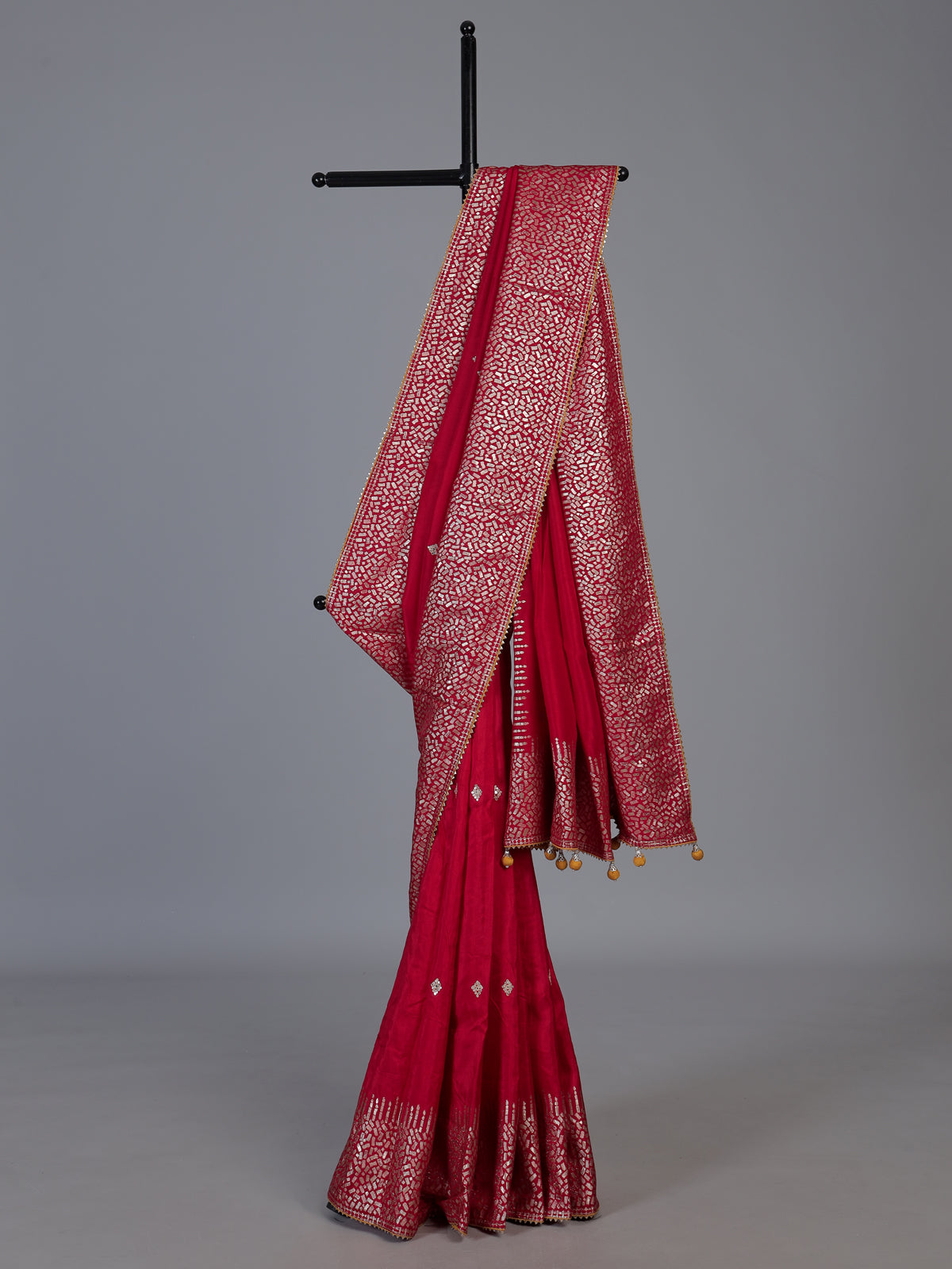 Red dola silk saree with traditional butti pallu work
