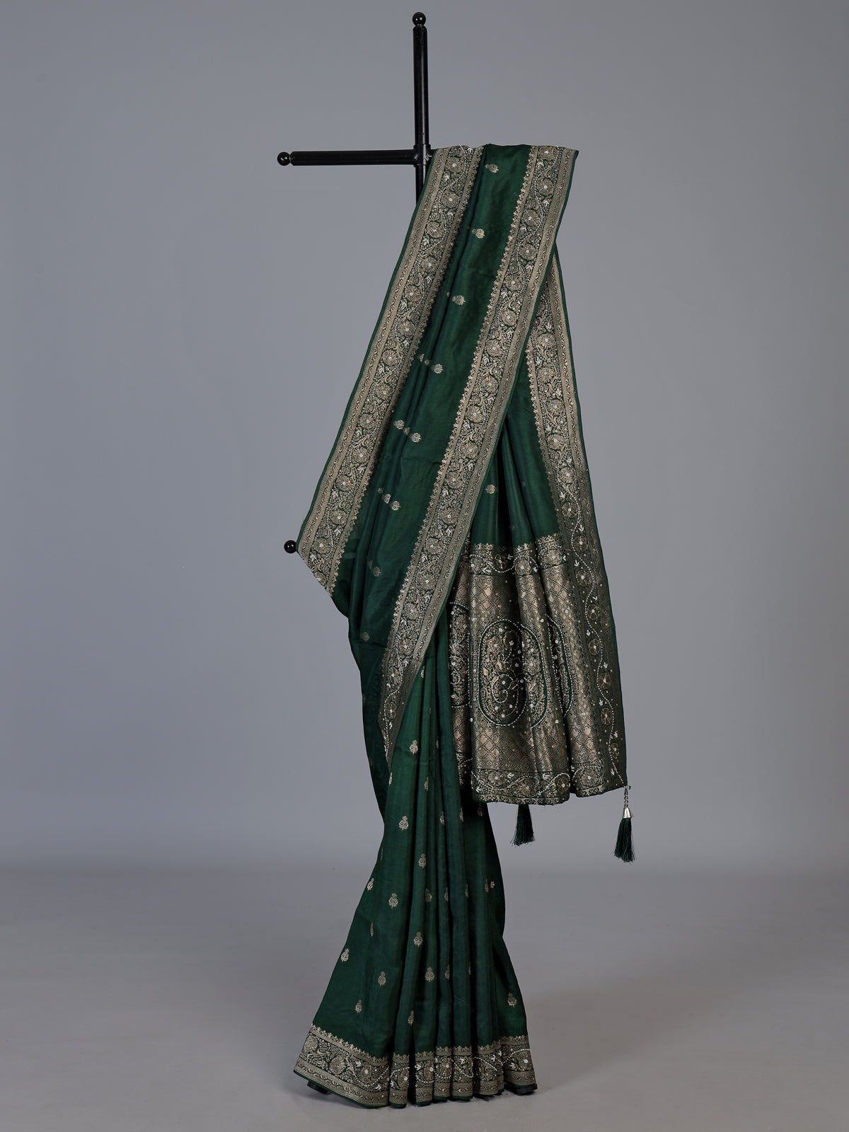 Green dola silk saree with rich butti elegance