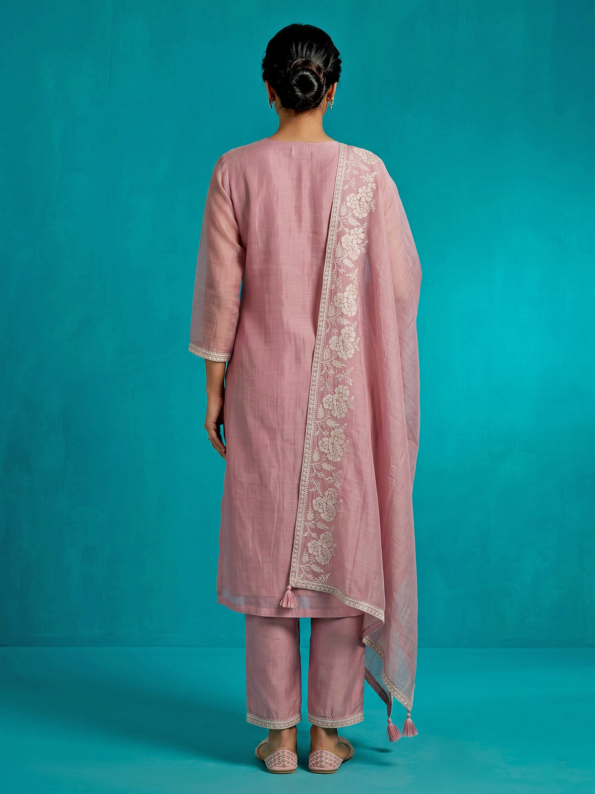 Pink women floral threadwork kurti set