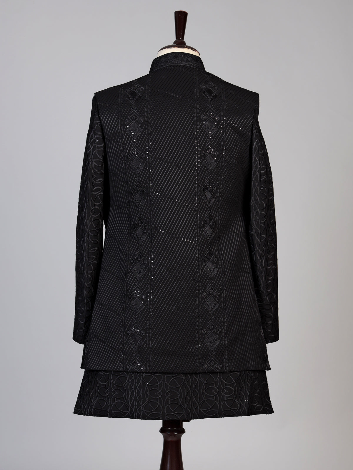 Black mens tone-on-tone jacket indo western