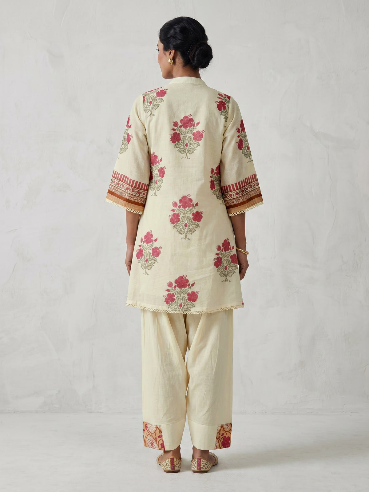 Cream cotton silk kurti set with floral printed elegance