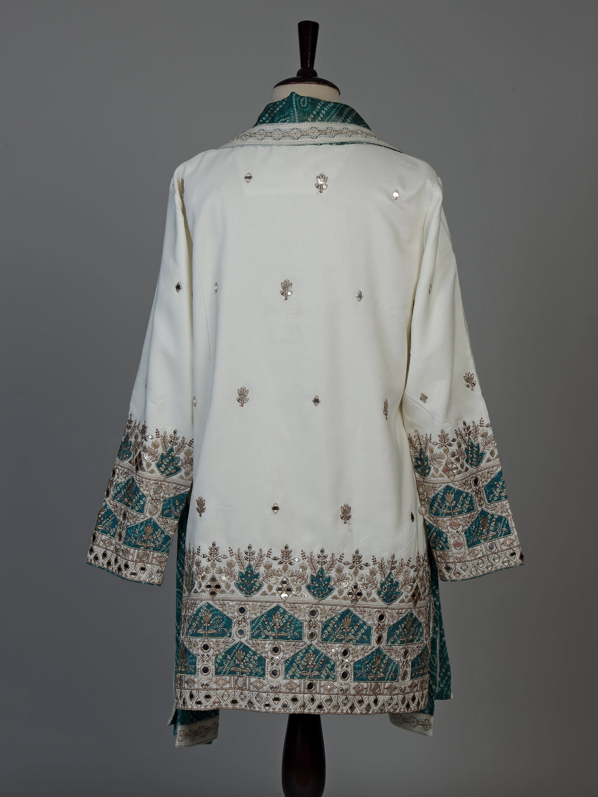 Ivory-white silk blend men kurta suit with teal bandhani stole