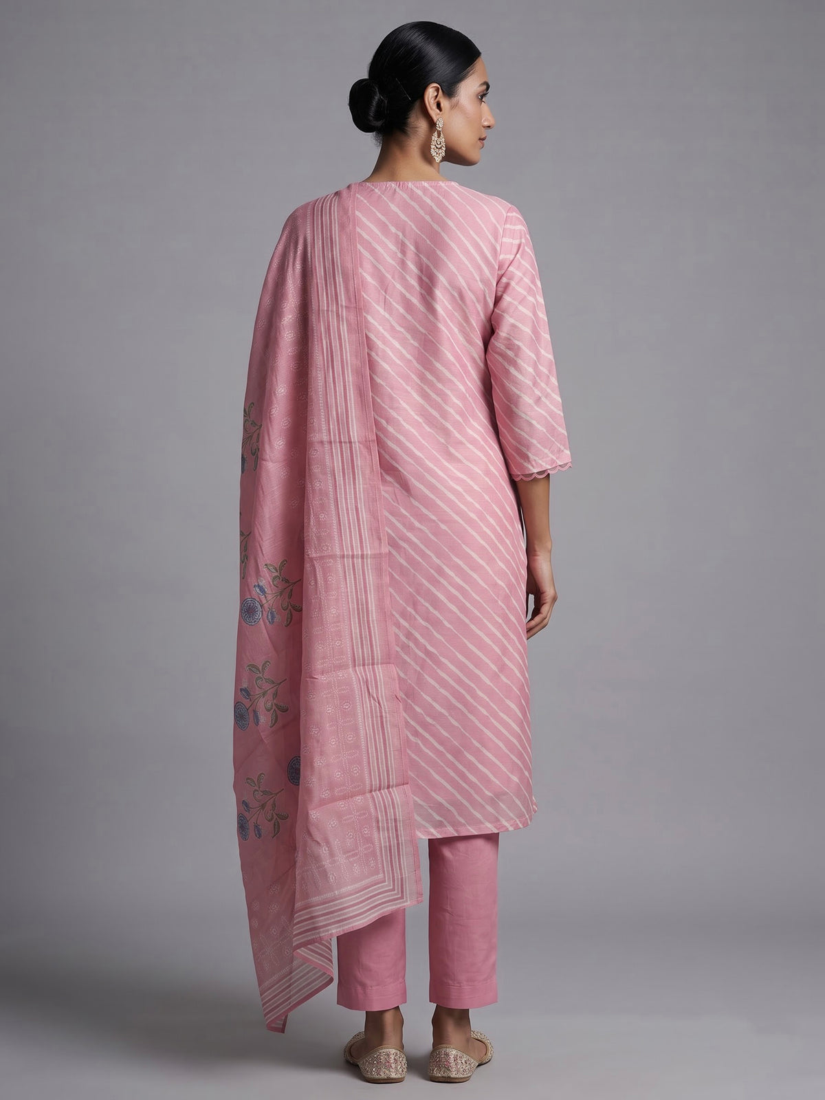 Pink Leheriya scallop neck women kurti set