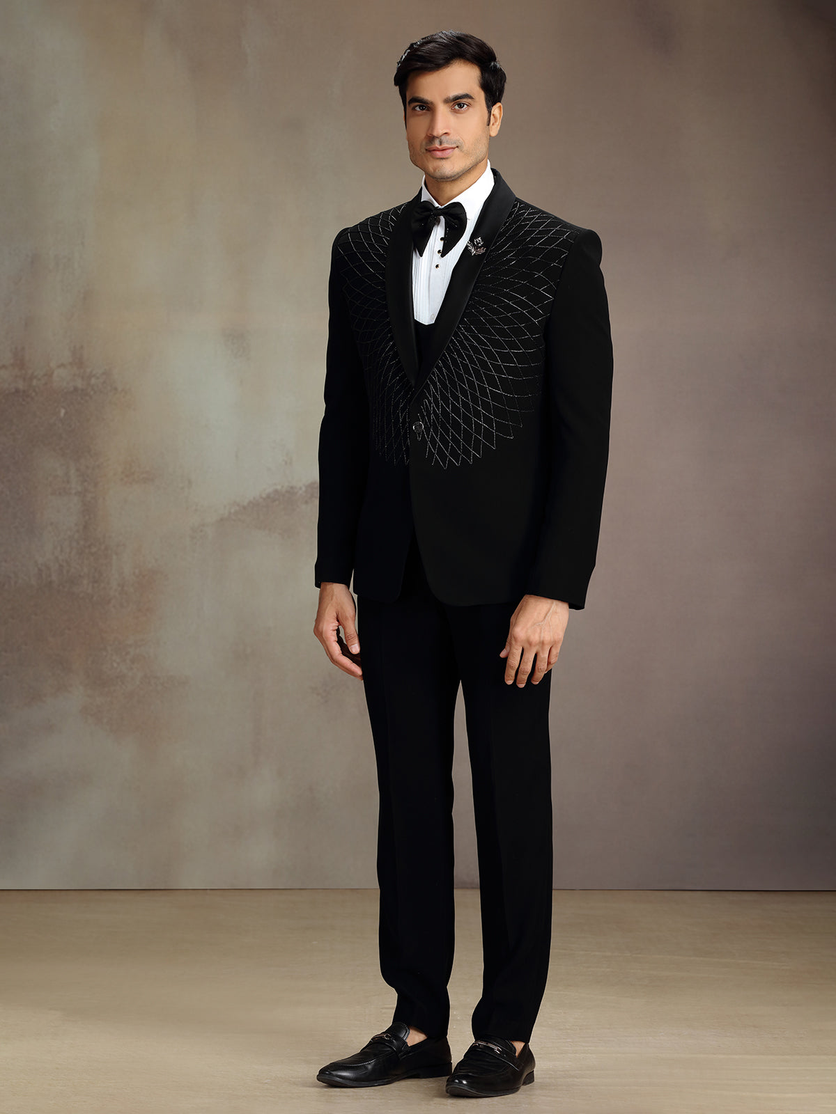 Black elegant thread coat suit