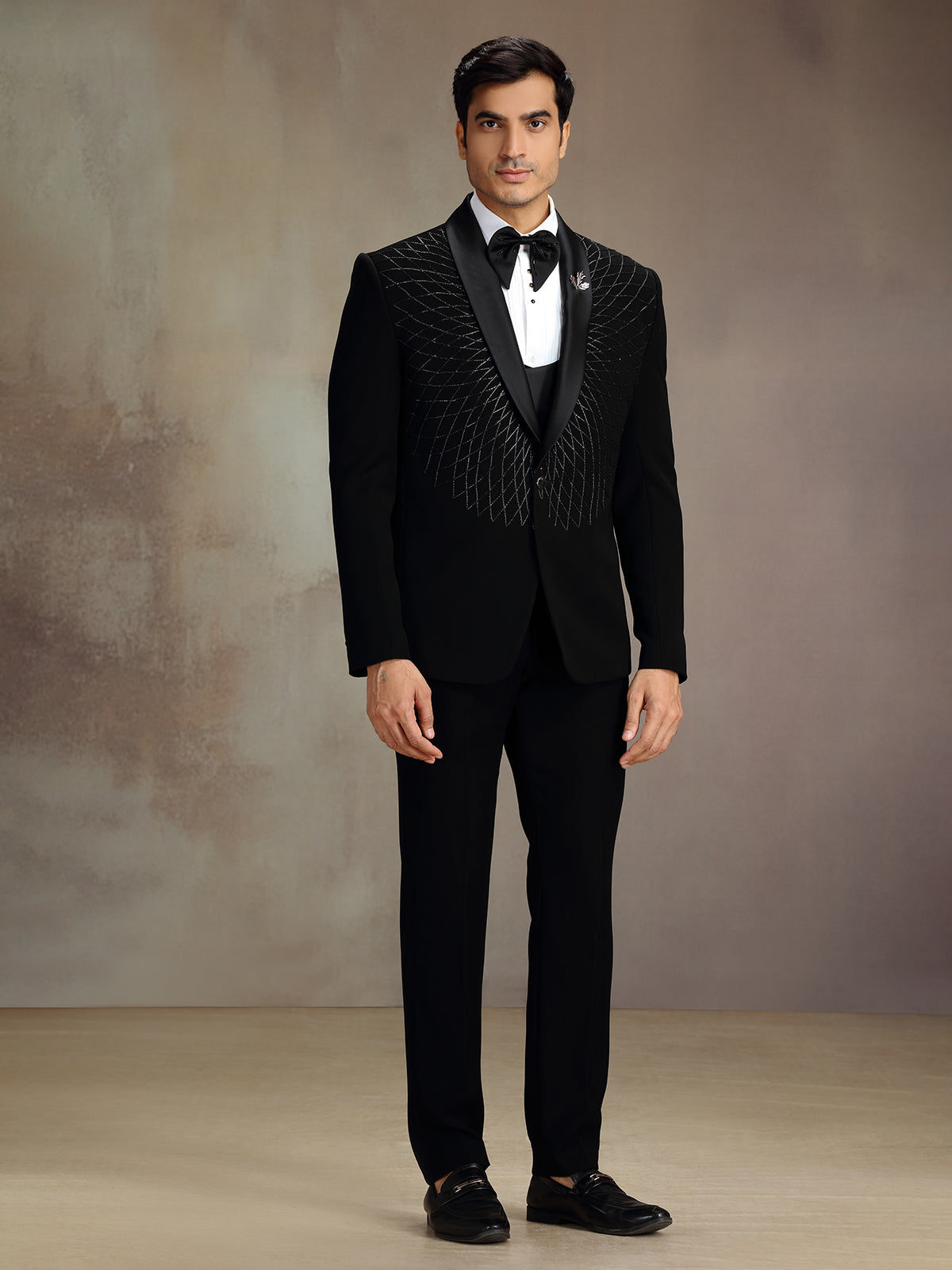 Black elegant thread coat suit