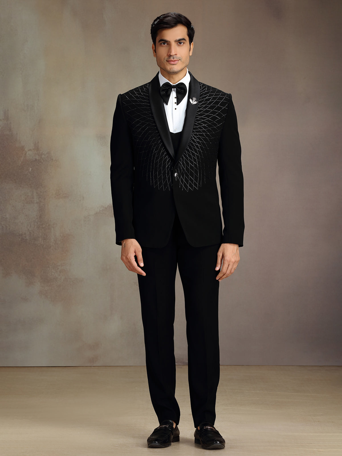 Black elegant thread coat suit