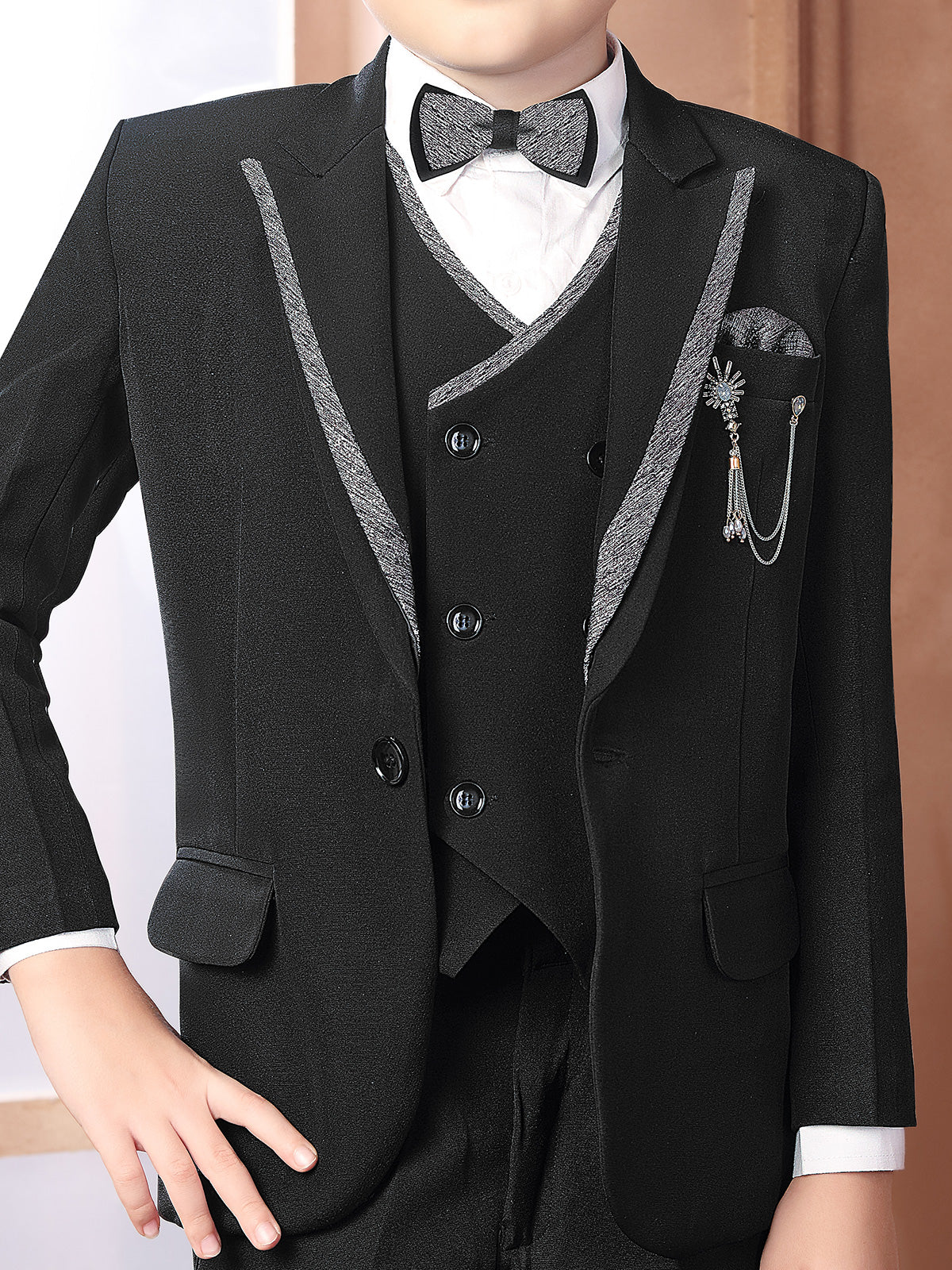Black party wear coat suit in peak lapel collar