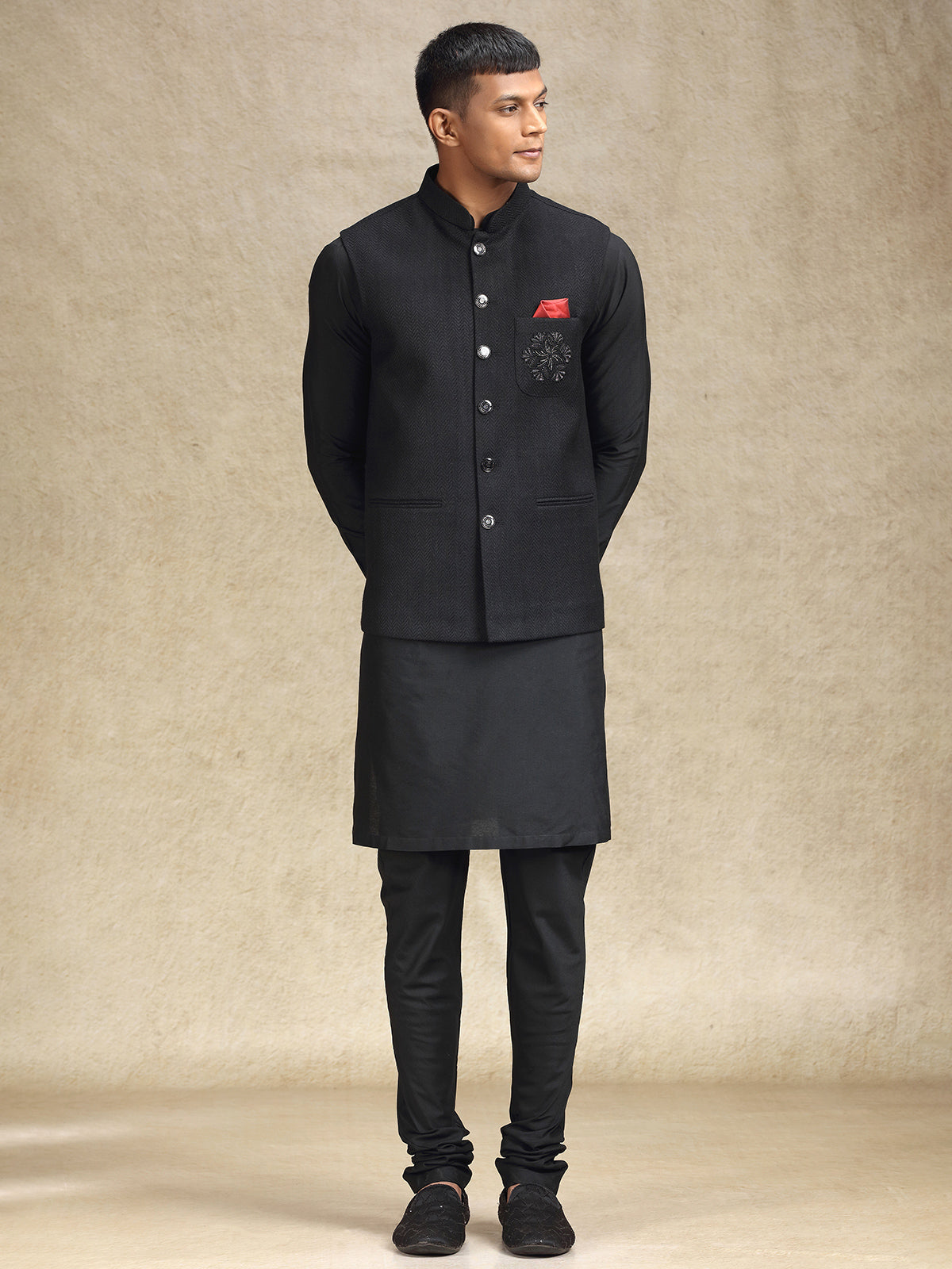 Black waistcoat set with delicate embroidery