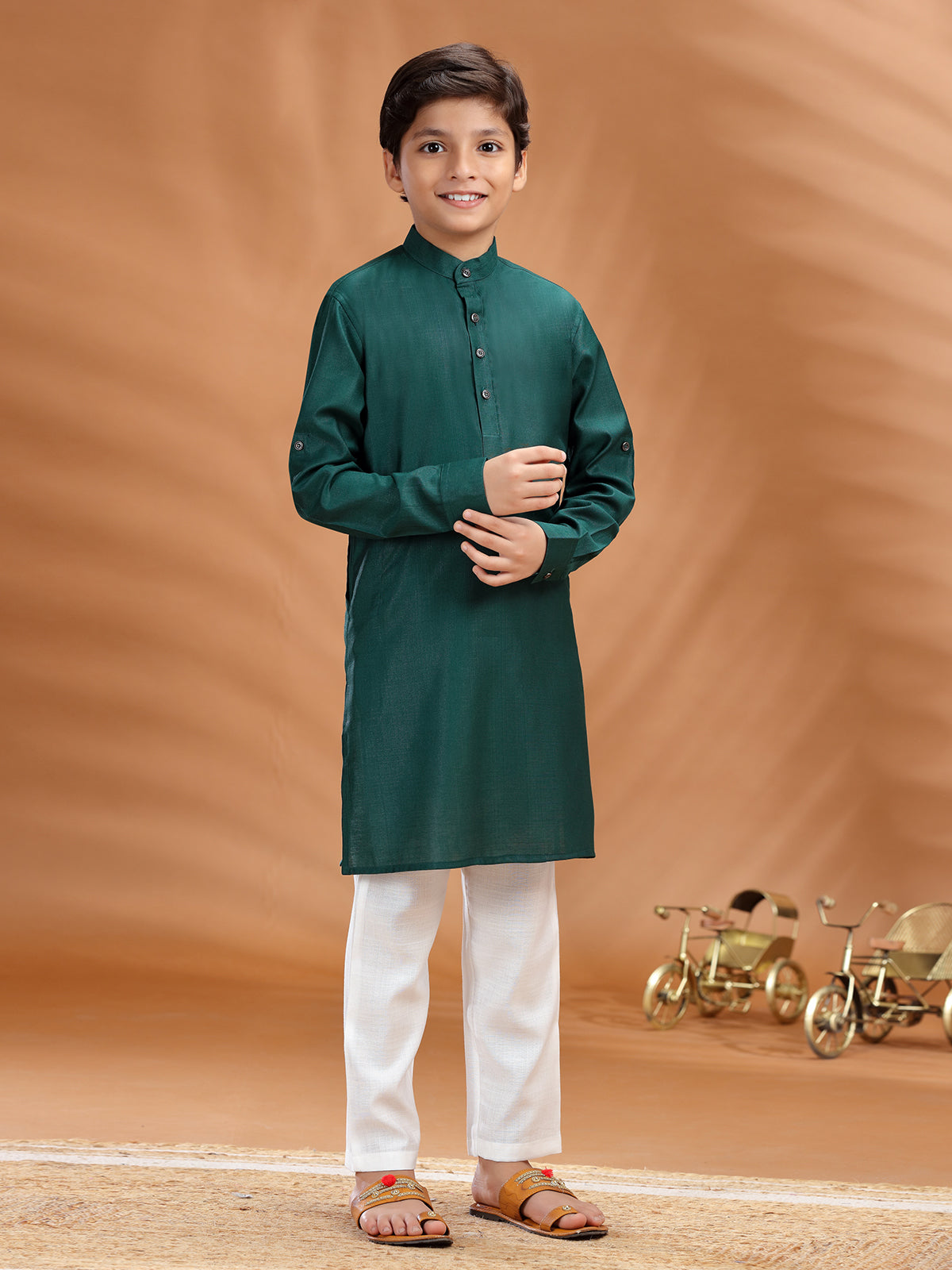 Bottle green kurta pant set in soft cotton