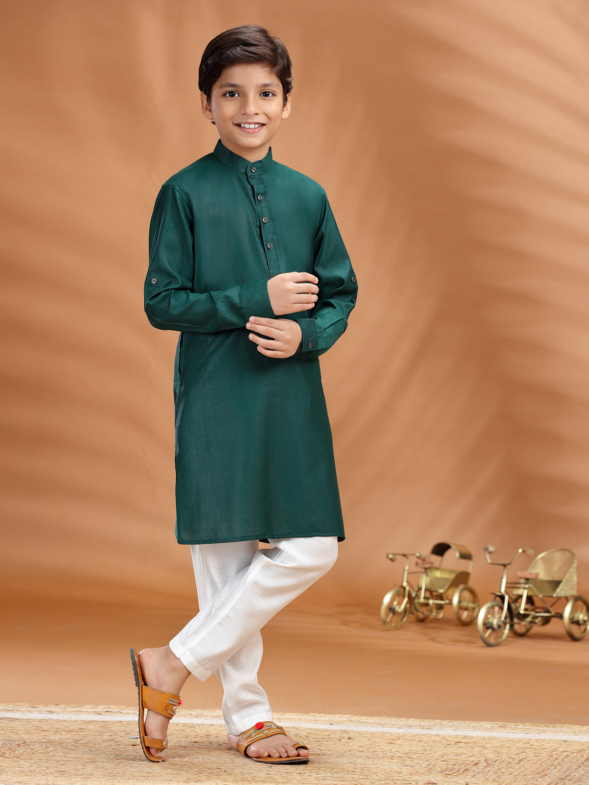 Bottle green kurta pant set in soft cotton