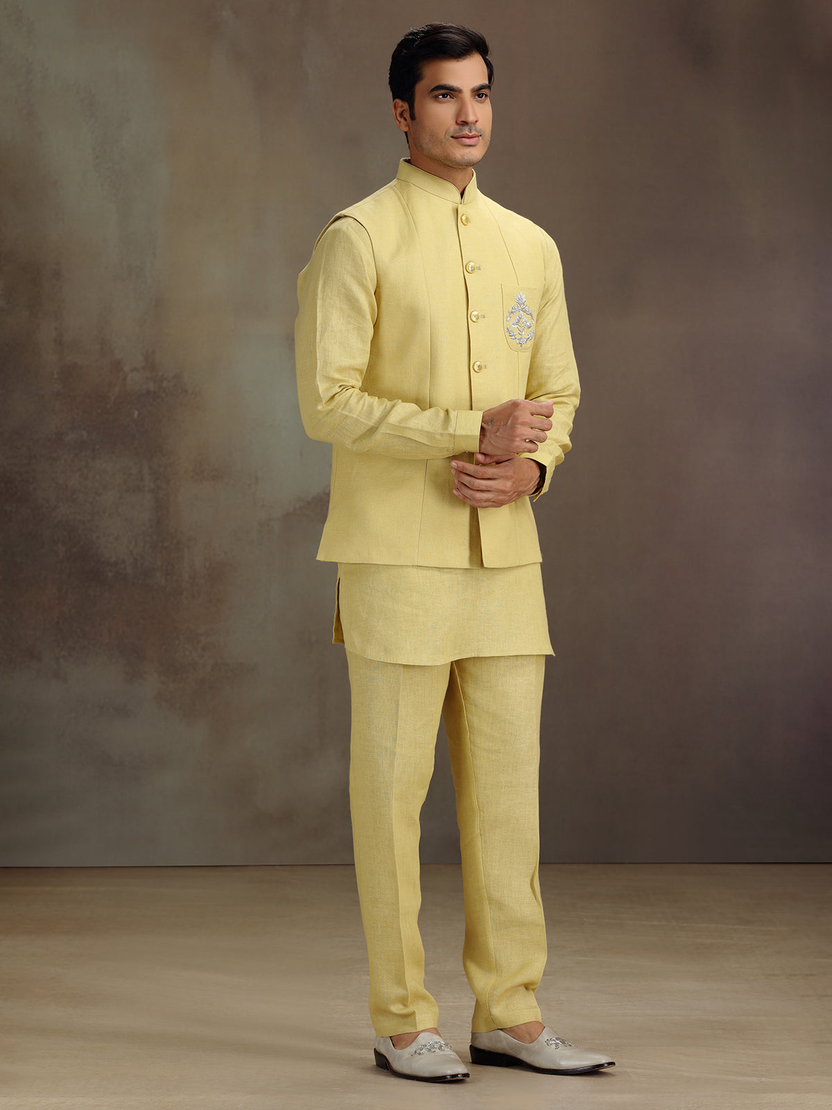 Light yellow waistcoat set for men in linen