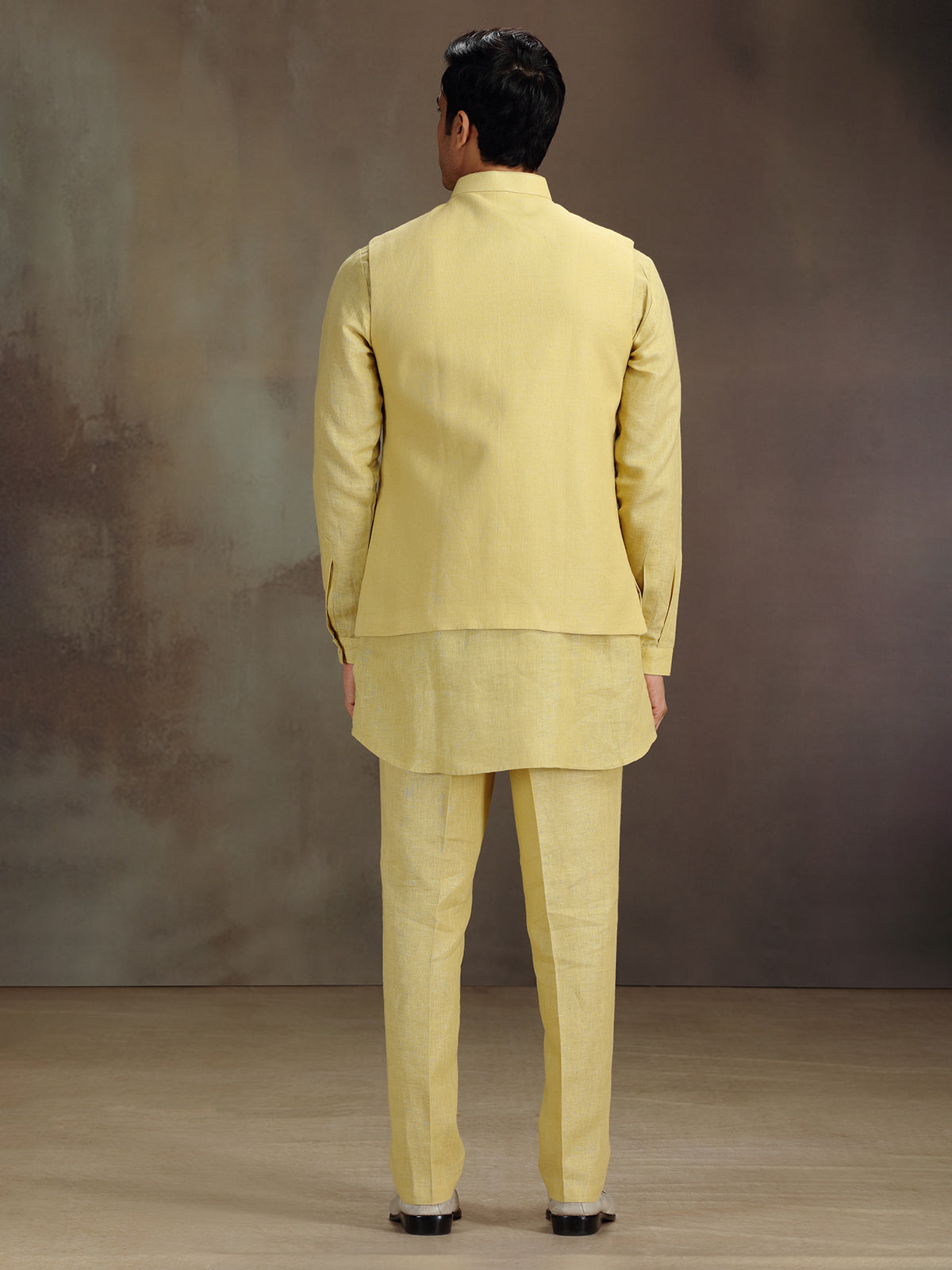 Light yellow waistcoat set for men in linen