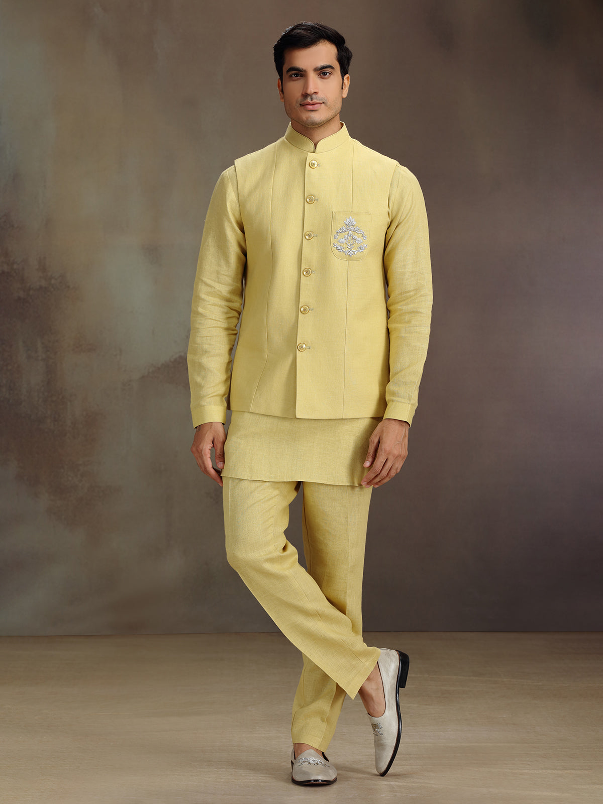 Light yellow waistcoat set for men in linen