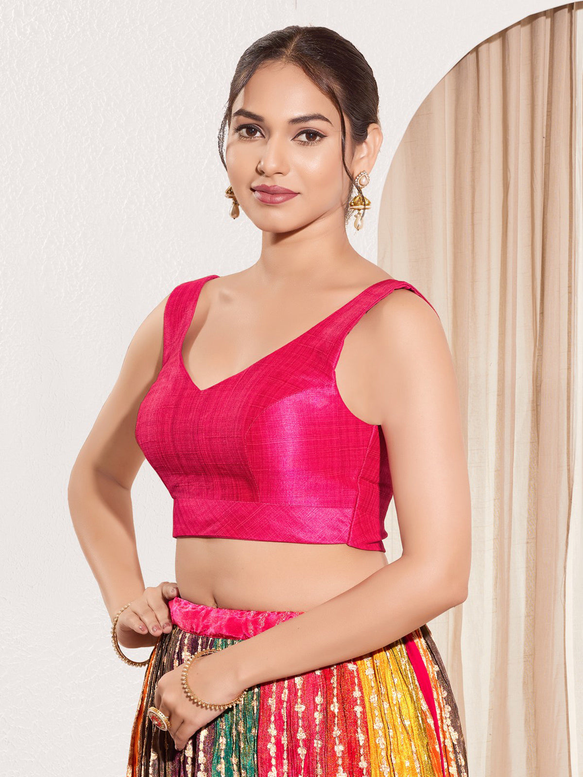 Magenta mulburry silk u neck sleeveless blouse