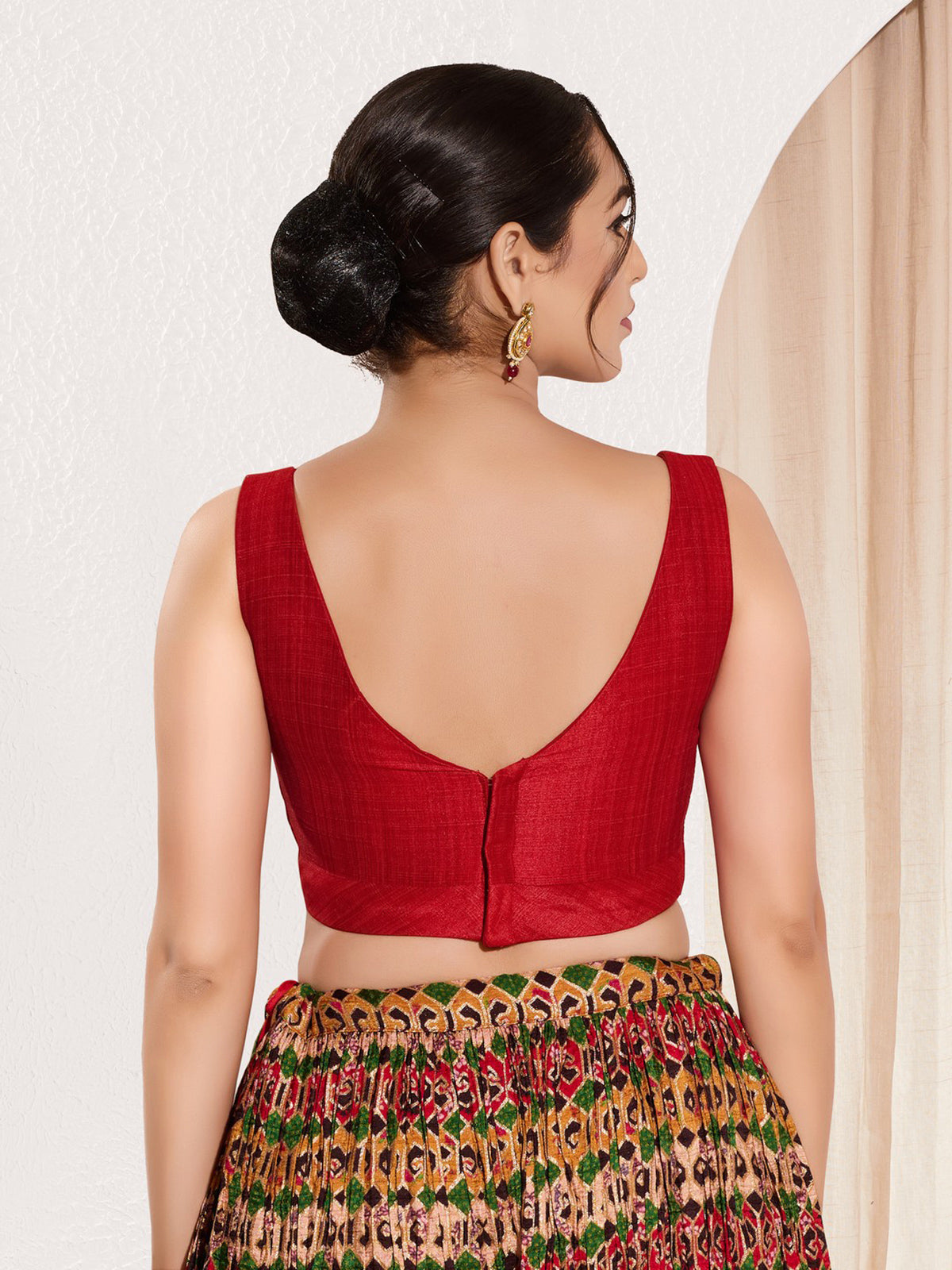 Red mulburry silk round neck sleeveless blouse