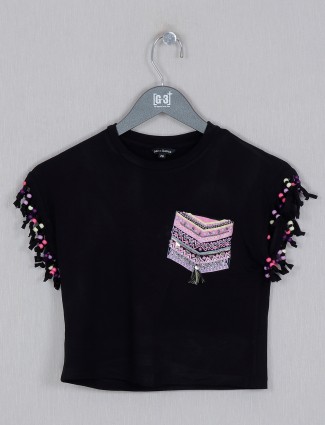 Black cotton top for girls with round neck