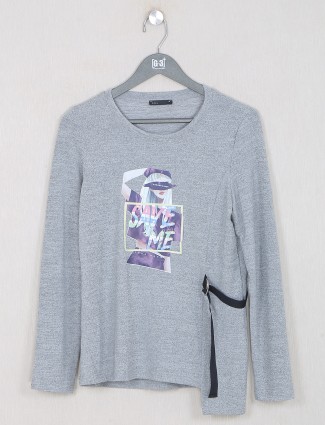 Deal graphic printed grey top for women