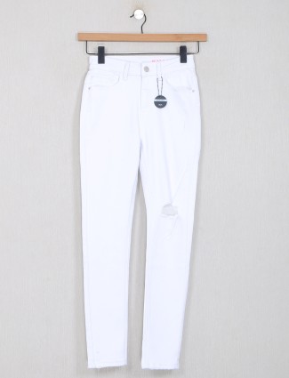 Deal white shade plain denim jeans
