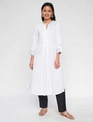 Global Desi casual wear white cotton kurti for women