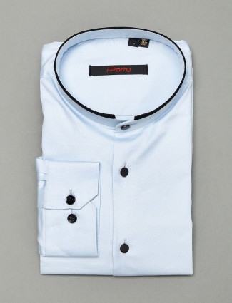 I Party blue solid slim fit shirt