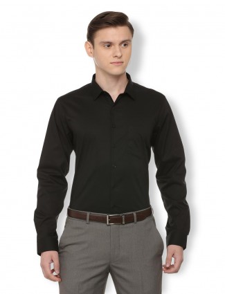 Van Heusen black solid cotton shirt