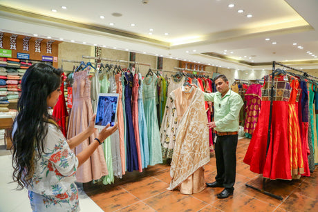 Shopping on Video Call Helps During The Pandemic Covid-19