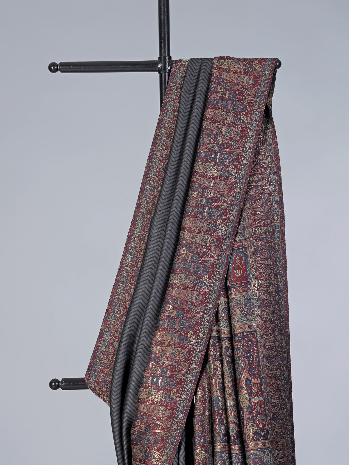 Grey silk saree with zig zag print and contrast border