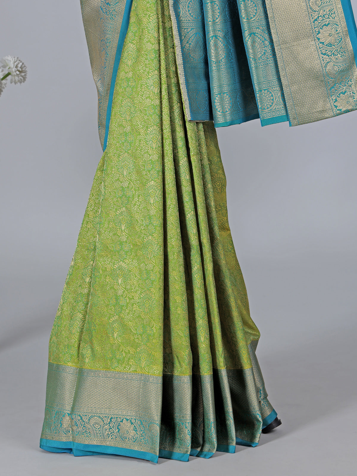 Mehendi green kanjivaram silk contrast border saree