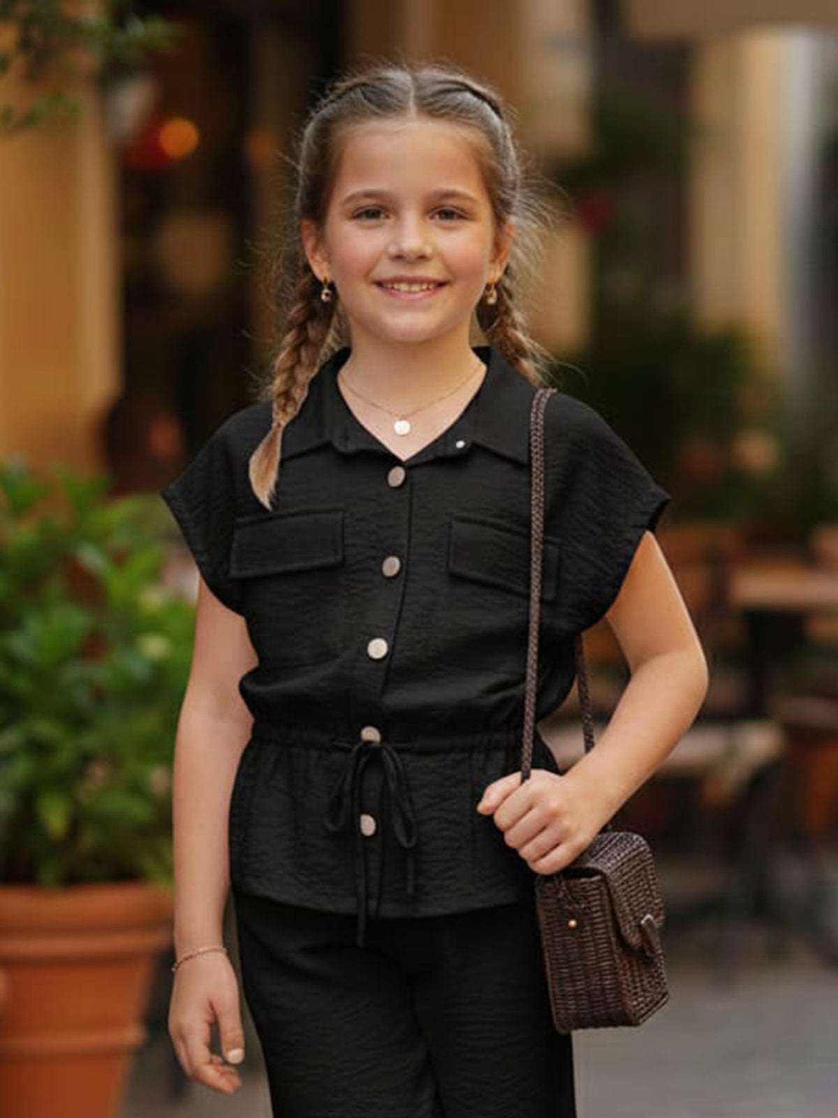 Black co ored set in textured cotton bland