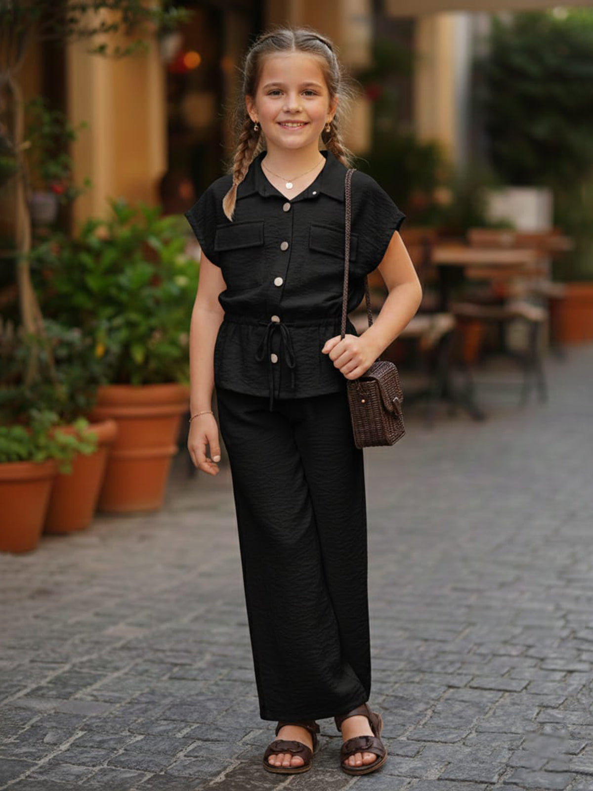 Black co ored set in textured cotton bland