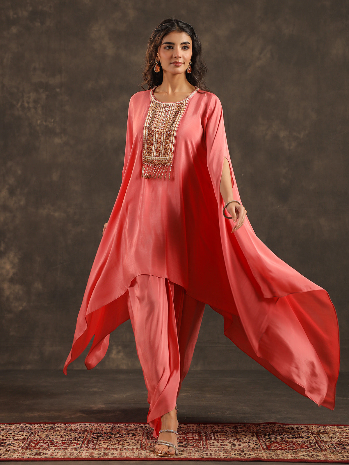Pink viscose crepe kaftan suit with delicate sequin detailing