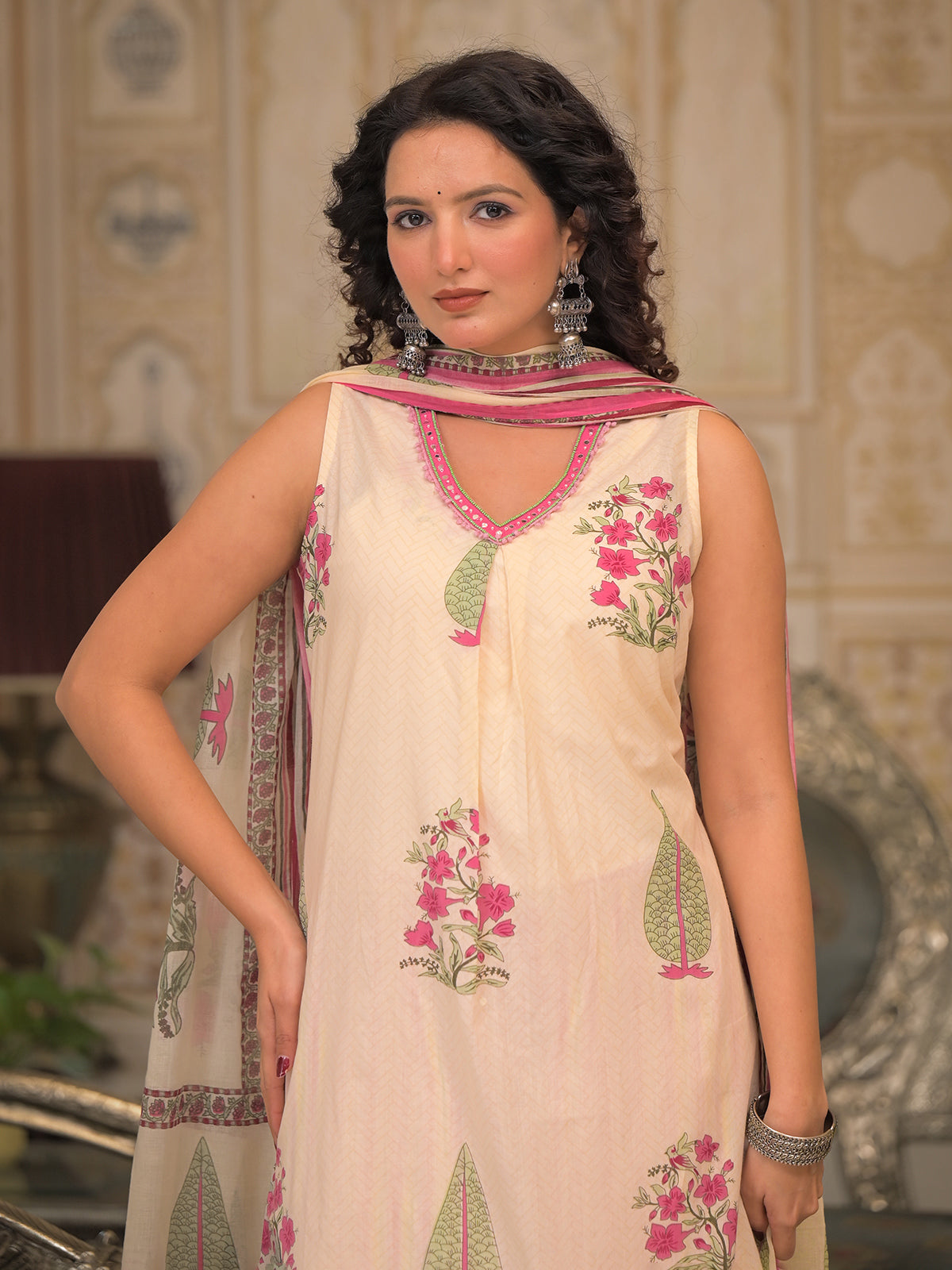 Off white sleeveless cotton kurti set with dupatta