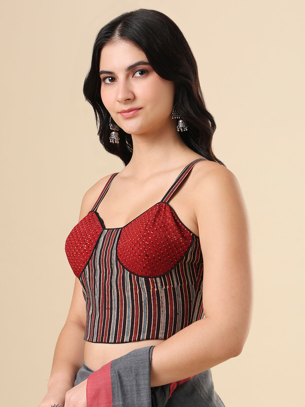 Multicolor cotton printed blouse with sweetheart sleeveless design