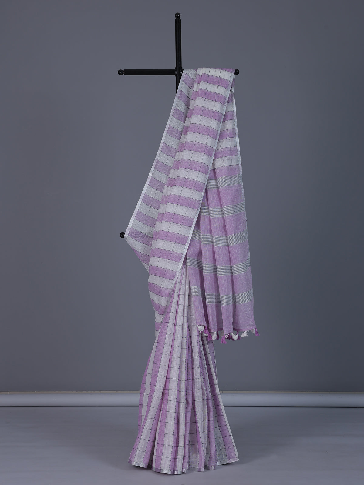 Lilac purple checked linen saree with tassel pallu style