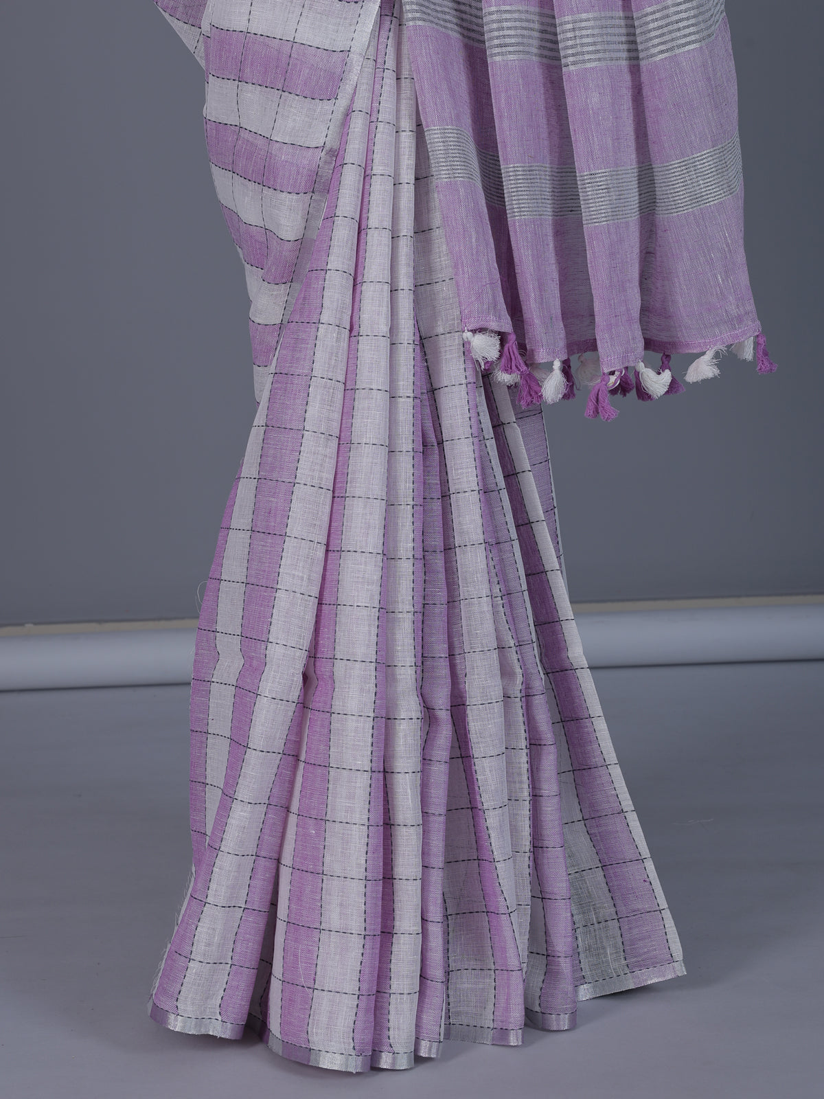 Lilac purple checked linen saree with tassel pallu style