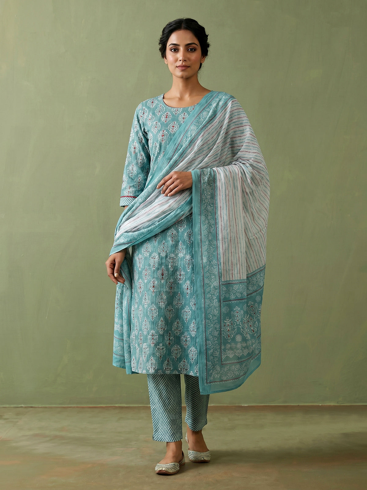 Blue muslin silk printed kurti set with mirror work