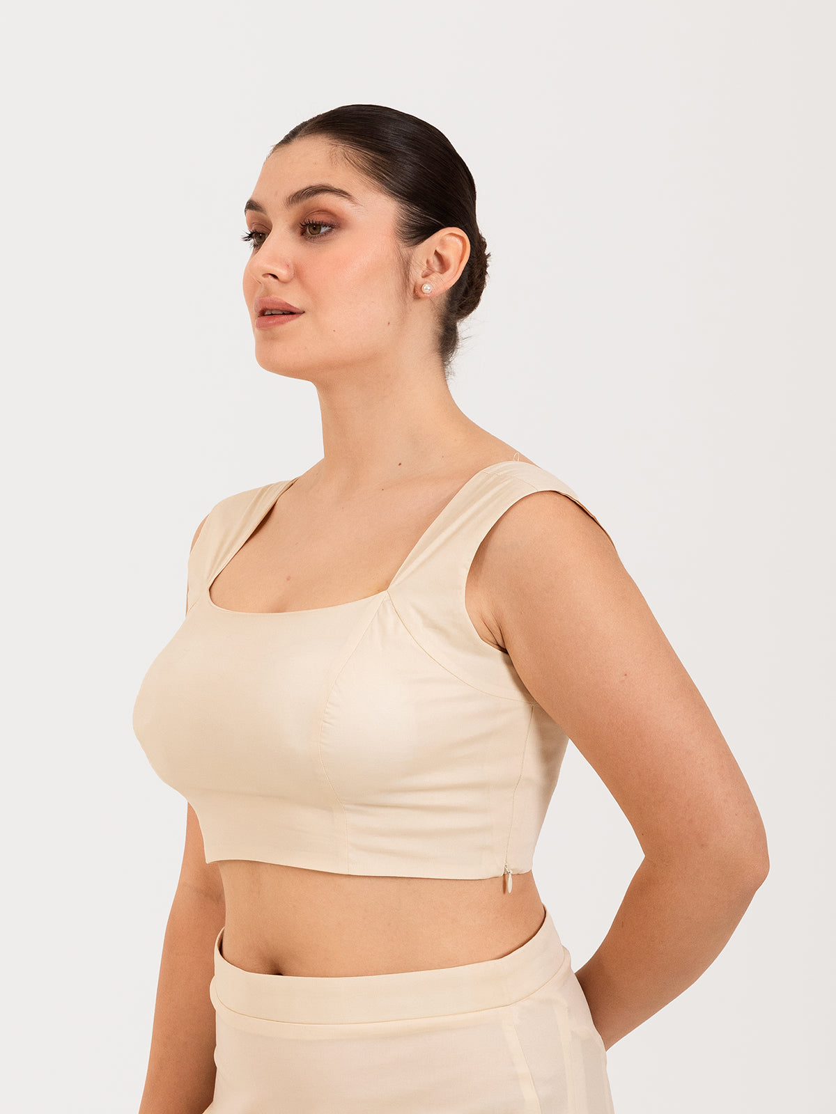 White cotton lycra curved sweetheart neck sleeveless blouse