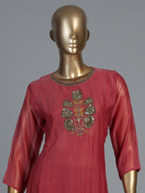 Rani pink kurti set highlighted with floral boota embroidery