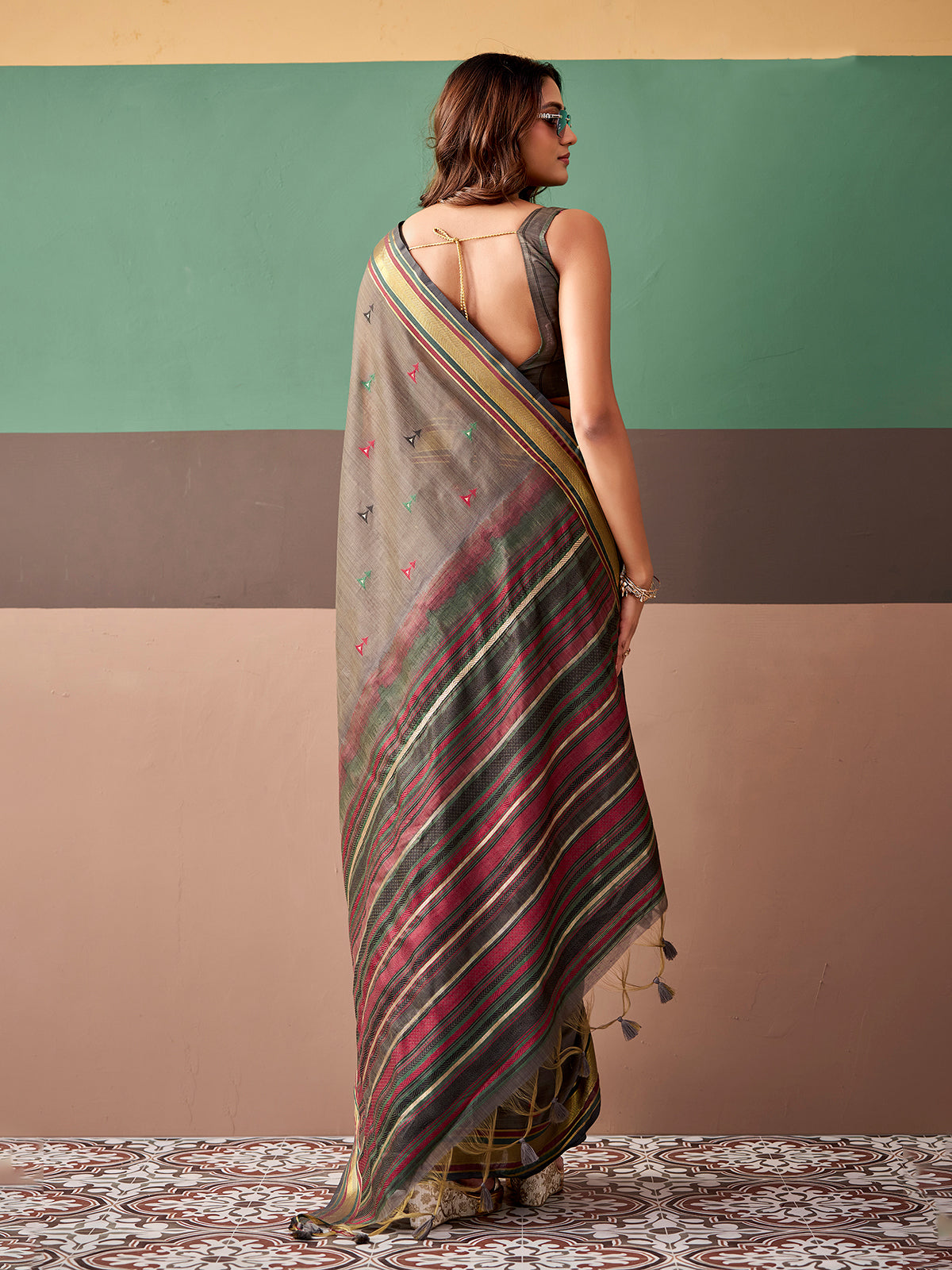 Light grey graceful ethnic saree