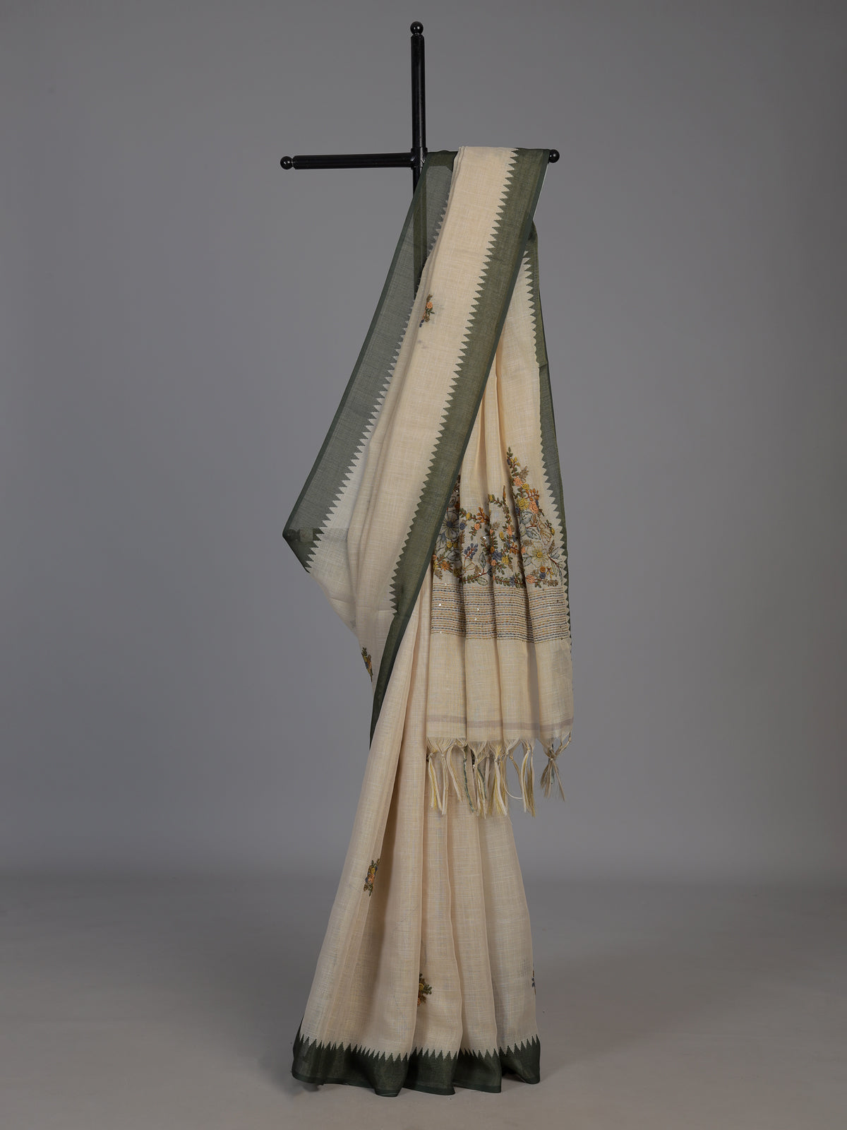 Cream cotton saree with floral threadwork and contrast border