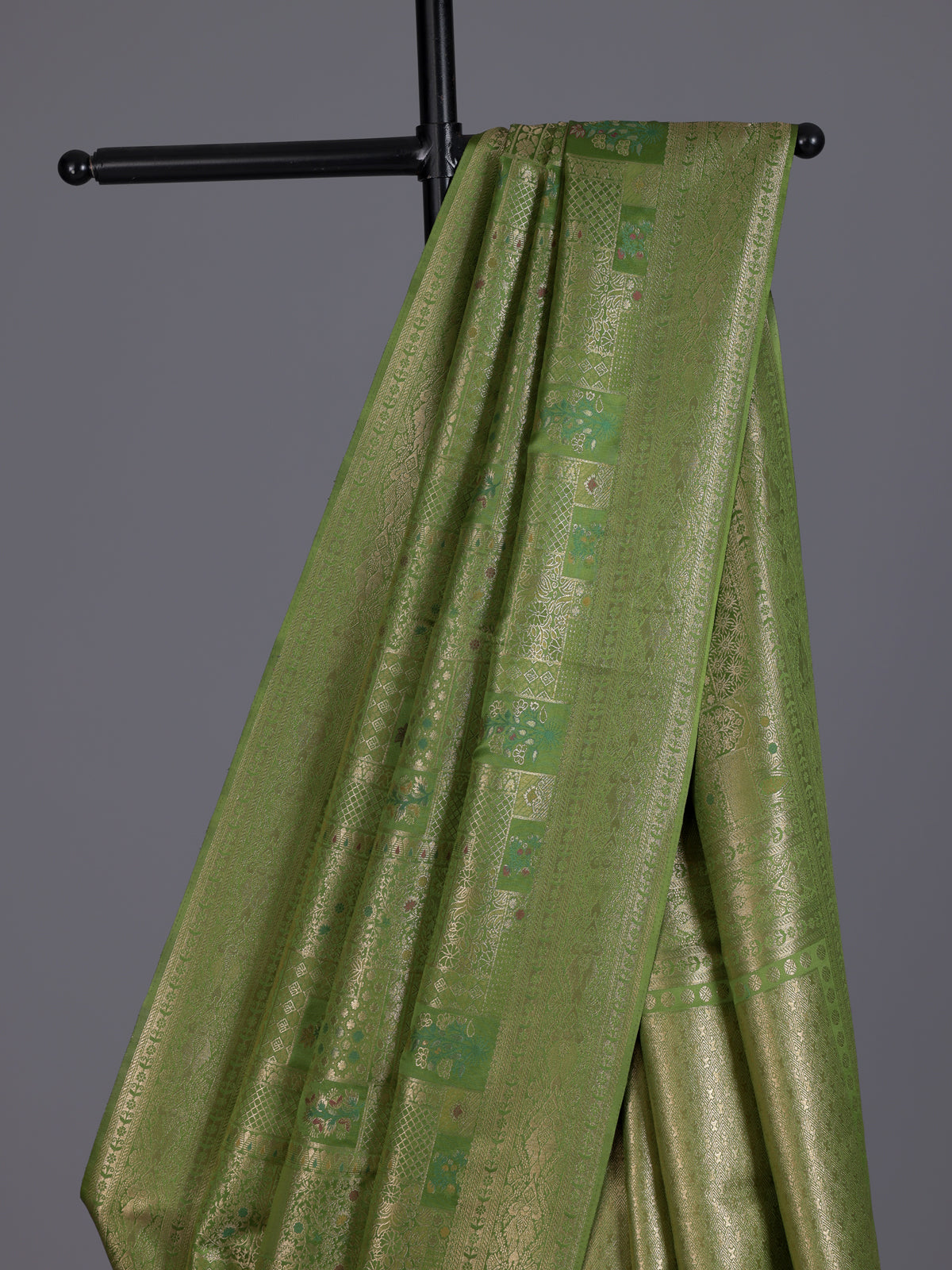 Mehendi women paisley zari saree