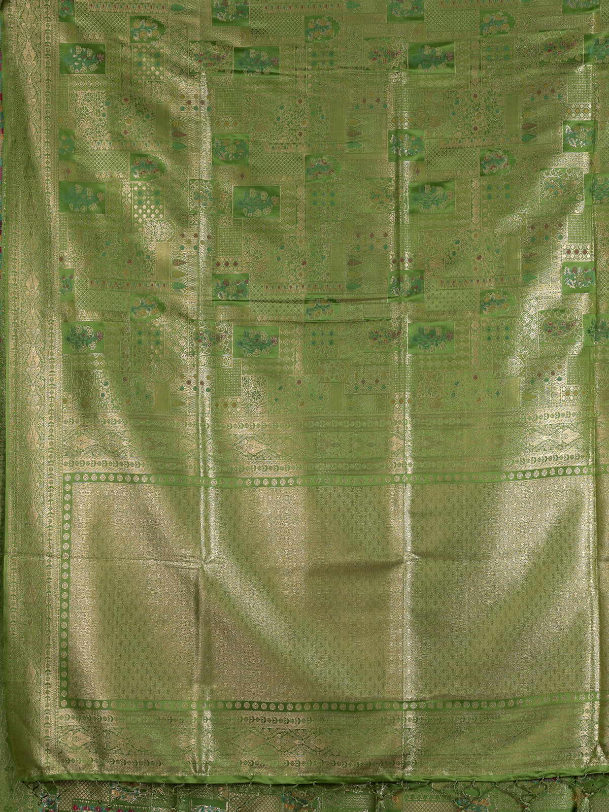 Mehendi women paisley zari saree